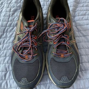 ASICS navy with neon pink detail tennis shoes.